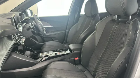 PEUGEOT 2008 1.2 PureTech 130 GT EAT8