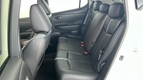 NISSAN LEAF 160kW e+ Tekna 62kWh Auto