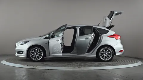 FORD FOCUS 1.0 EcoBoost 125 ST-Line Navigation Auto