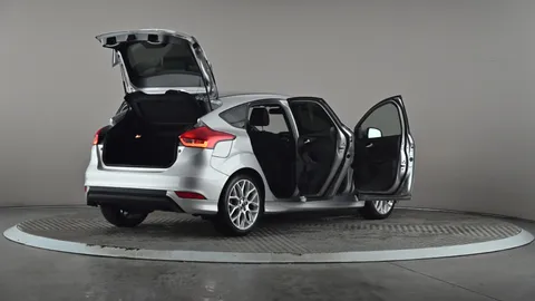 FORD FOCUS 1.0 EcoBoost 125 ST-Line Navigation Auto