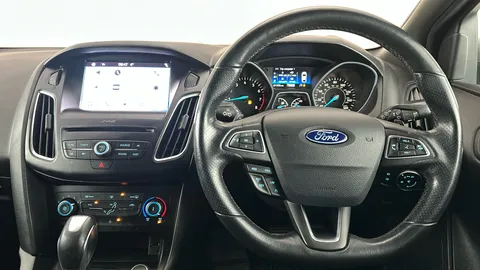 FORD FOCUS 1.0 EcoBoost 125 ST-Line Navigation Auto