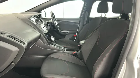 FORD FOCUS 1.0 EcoBoost 125 ST-Line Navigation Auto