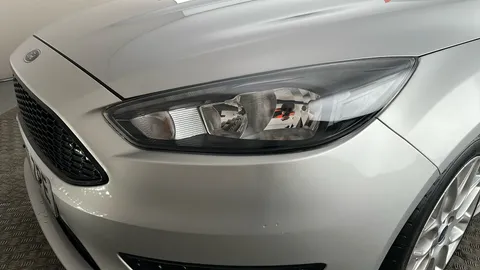 FORD FOCUS 1.0 EcoBoost 125 ST-Line Navigation Auto