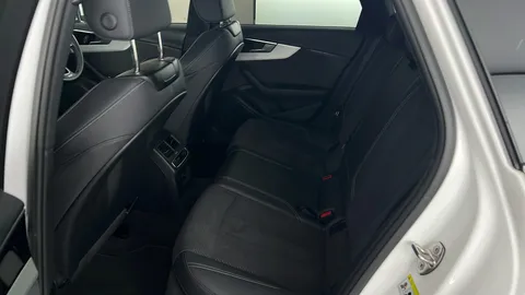 AUDI A4 40 TFSI 204 S Line S Tronic