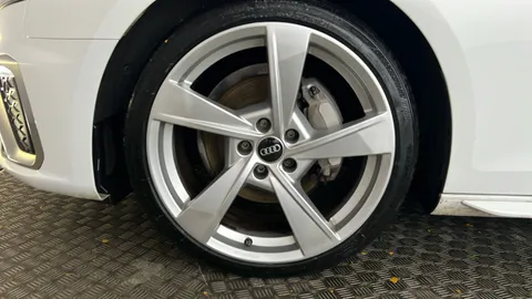 AUDI A4 40 TFSI 204 S Line S Tronic