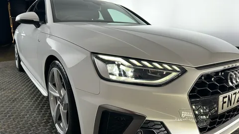 AUDI A4 40 TFSI 204 S Line S Tronic