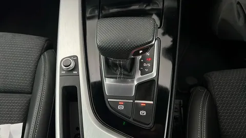 AUDI A4 40 TFSI 204 S Line S Tronic