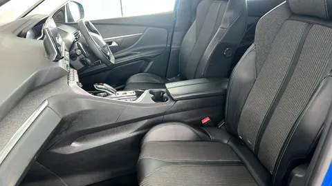 PEUGEOT 3008 1.2 PureTech Allure Premium+ EAT8