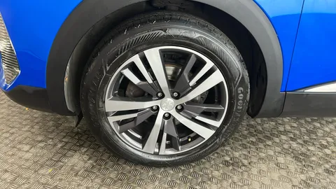 PEUGEOT 3008 1.2 PureTech Allure Premium+ EAT8