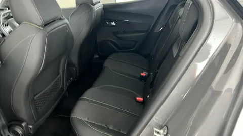 PEUGEOT 2008 1.2 PureTech 130 GT EAT8