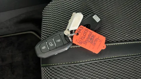 PEUGEOT 2008 1.2 PureTech 130 GT EAT8