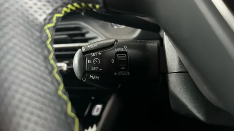 PEUGEOT 2008 1.2 PureTech 130 GT EAT8