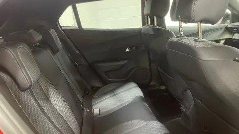 PEUGEOT 2008 1.2 PureTech 130 Allure