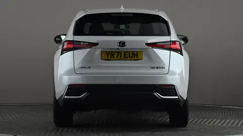 LEXUS NX 300h 2.5 CVT [8" Nav]