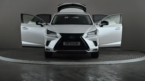 LEXUS NX 300h 2.5 CVT [8" Nav]