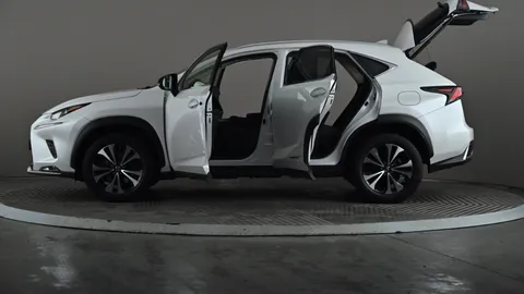 LEXUS NX 300h 2.5 CVT [8" Nav]