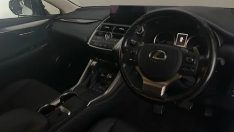 LEXUS NX 300h 2.5 CVT [8" Nav]