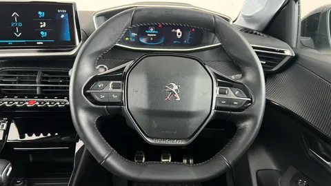 PEUGEOT 208 1.2 PureTech 100 Allure Premium +