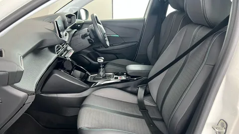 PEUGEOT 208 1.2 PureTech 100 Allure Premium +