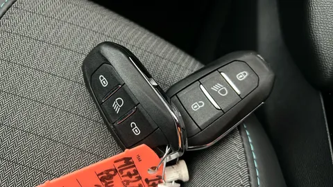 PEUGEOT 208 1.2 PureTech 100 Allure Premium +