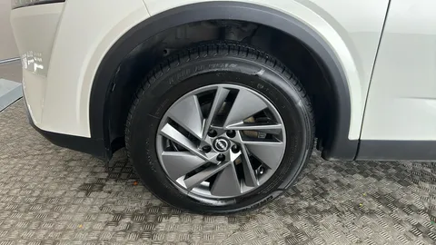NISSAN QASHQAI 1.3 DiG-T MH 158 Acenta Premium Xtronic