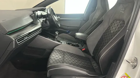 VOLKSWAGEN GOLF 1.5 TSI 150 R-Line