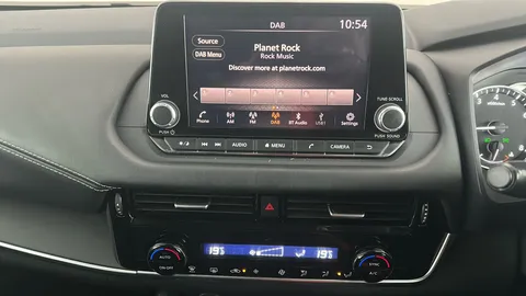 NISSAN QASHQAI 1.3 DiG-T MH 158 Acenta Premium Xtronic