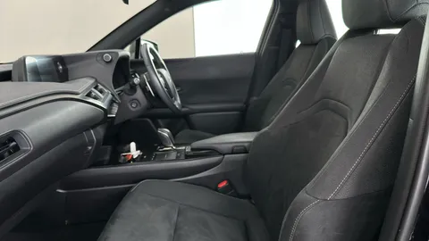 LEXUS UX 300e 150kW 54.3 kWh E-CVT