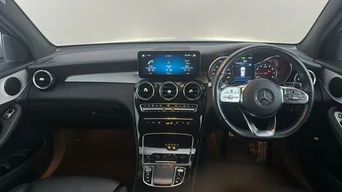 MERCEDES-BENZ GLC GLC 300 4Matic AMG Line 9G-Tronic