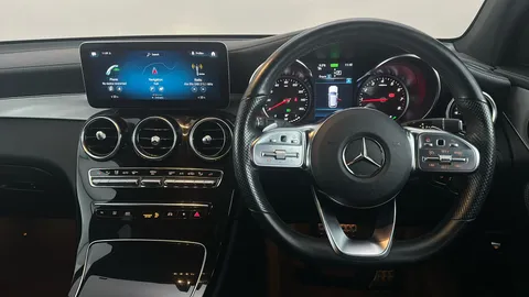 MERCEDES-BENZ GLC GLC 300 4Matic AMG Line 9G-Tronic