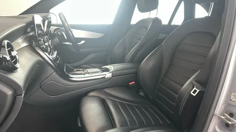MERCEDES-BENZ GLC GLC 300 4Matic AMG Line 9G-Tronic