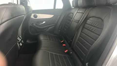 MERCEDES-BENZ GLC GLC 300 4Matic AMG Line 9G-Tronic