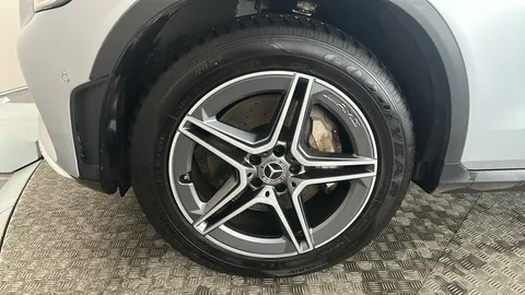 MERCEDES-BENZ GLC GLC 300 4Matic AMG Line 9G-Tronic