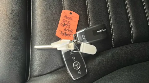 MERCEDES-BENZ GLC GLC 300 4Matic AMG Line 9G-Tronic