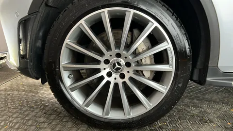 MERCEDES-BENZ GLC GLC 300 4Matic AMG Line Premium 9G-Tronic