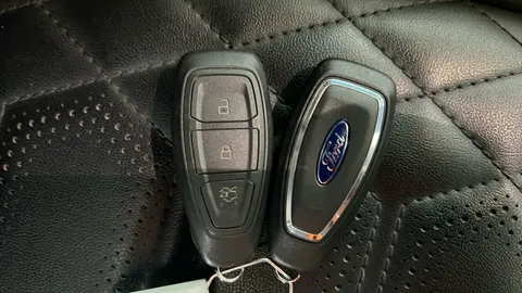 FORD PUMA 1.0 EcoBoost Hybr mHEV 155 ST-Line Vignale DCT