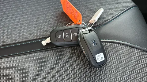 PEUGEOT 3008 1.2 Hybrid 136 Allure Premium+ e-DSC6