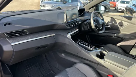 PEUGEOT 3008 1.2 Hybrid 136 Allure Premium+ e-DSC6