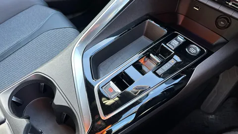 PEUGEOT 3008 1.2 Hybrid 136 Allure Premium+ e-DSC6