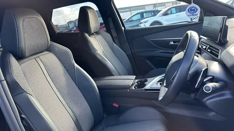 PEUGEOT 3008 1.2 Hybrid 136 Allure Premium+ e-DSC6