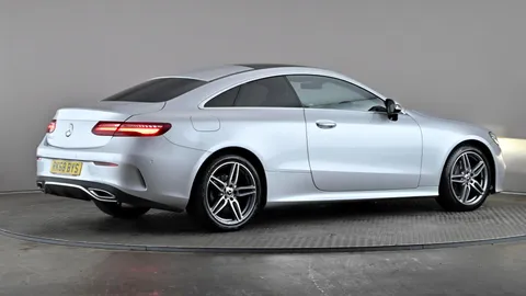 MERCEDES-BENZ E CLASS E220d AMG Line Premium 9G-Tronic