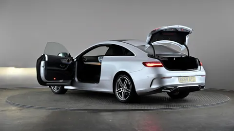 MERCEDES-BENZ E CLASS E220d AMG Line Premium 9G-Tronic