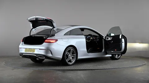 MERCEDES-BENZ E CLASS E220d AMG Line Premium 9G-Tronic