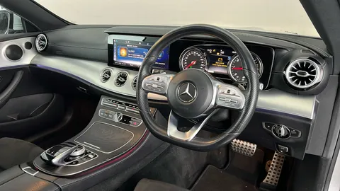 MERCEDES-BENZ E CLASS E220d AMG Line Premium 9G-Tronic