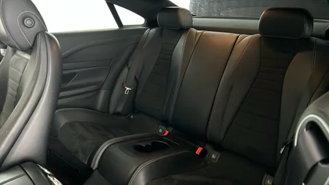 MERCEDES-BENZ E CLASS E220d AMG Line Premium 9G-Tronic