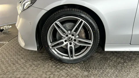 MERCEDES-BENZ E CLASS E220d AMG Line Premium 9G-Tronic