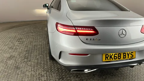 MERCEDES-BENZ E CLASS E220d AMG Line Premium 9G-Tronic