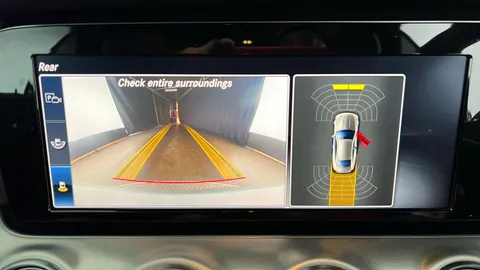 MERCEDES-BENZ E CLASS E220d AMG Line Premium 9G-Tronic