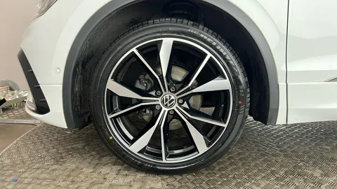 VOLKSWAGEN TIGUAN 1.5 TSI 150 R-Line DSG