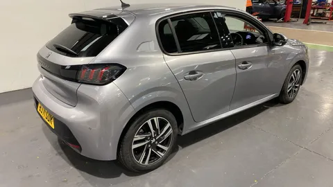 PEUGEOT 208 1.2 PureTech 100 Allure